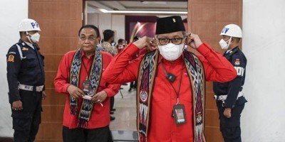 Hasto soal Prabowo dan Ganjar Direstui: Semua Ingin Diendorse Gratis Jokowi  