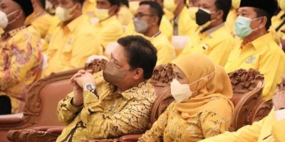 Airlangga Disarankan Gandeng Khofifah untuk Hadapi Puan 