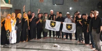 Diduga Kader Partai Ummat Bentangkan Bendera Di Masjid, Pengamat: Harus Diusut!